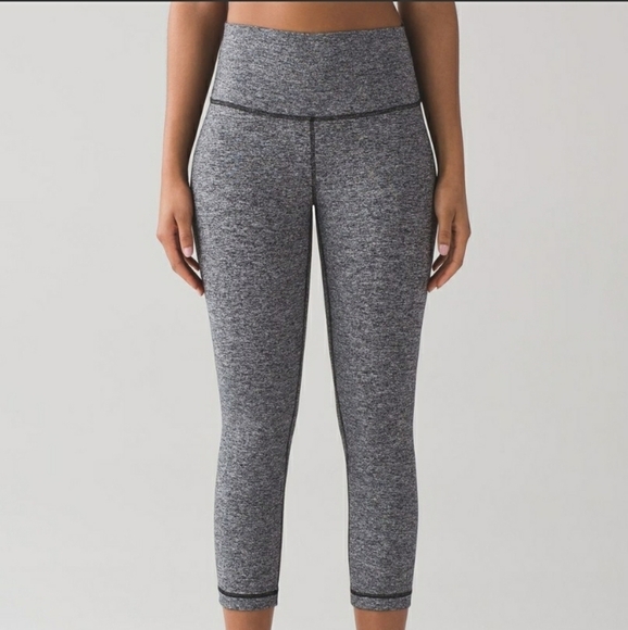 Lululemon Wunder Under Crop - Picture 1 of 8